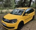 Жовтий Фольксваген Туран, об'ємом двигуна 2 л та пробігом 330 тис. км за 8500 $, фото 1 на Automoto.ua
