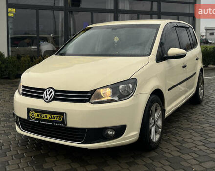 Желтый Фольксваген Туран, объемом двигателя 1.97 л и пробегом 213 тыс. км за 8990 $, фото 2 на Automoto.ua