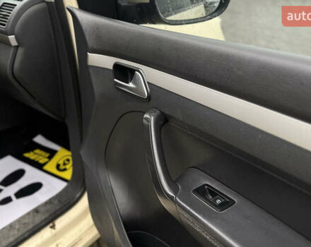 Желтый Фольксваген Туран, объемом двигателя 1.97 л и пробегом 213 тыс. км за 8990 $, фото 19 на Automoto.ua