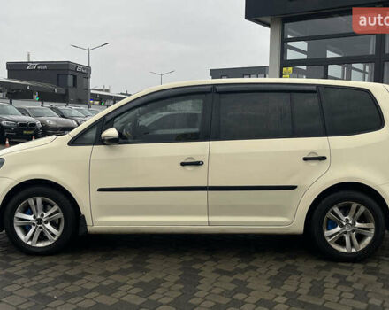Желтый Фольксваген Туран, объемом двигателя 1.97 л и пробегом 213 тыс. км за 8990 $, фото 3 на Automoto.ua