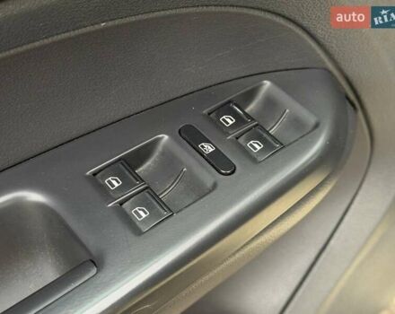 Желтый Фольксваген Туран, объемом двигателя 2 л и пробегом 262 тыс. км за 10800 $, фото 17 на Automoto.ua