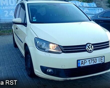 Желтый Фольксваген Туран, объемом двигателя 2 л и пробегом 207 тыс. км за 9650 $, фото 4 на Automoto.ua