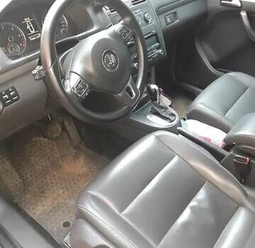 Желтый Фольксваген Туран, объемом двигателя 2 л и пробегом 320 тыс. км за 12500 $, фото 7 на Automoto.ua