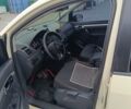 Желтый Фольксваген Туран, объемом двигателя 2 л и пробегом 300 тыс. км за 7899 $, фото 5 на Automoto.ua