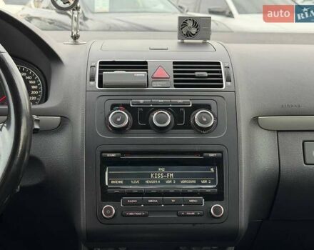 Желтый Фольксваген Туран, объемом двигателя 2 л и пробегом 262 тыс. км за 10800 $, фото 29 на Automoto.ua