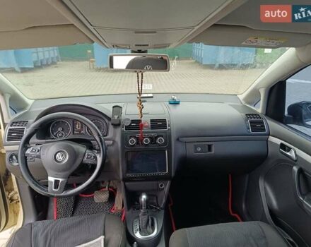 Желтый Фольксваген Туран, объемом двигателя 2 л и пробегом 300 тыс. км за 7899 $, фото 14 на Automoto.ua
