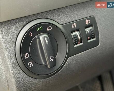 Желтый Фольксваген Туран, объемом двигателя 2 л и пробегом 262 тыс. км за 10800 $, фото 18 на Automoto.ua