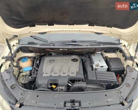 Желтый Фольксваген Туран, объемом двигателя 2 л и пробегом 300 тыс. км за 7899 $, фото 13 на Automoto.ua