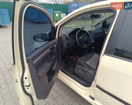 Желтый Фольксваген Туран, объемом двигателя 2 л и пробегом 300 тыс. км за 7899 $, фото 10 на Automoto.ua