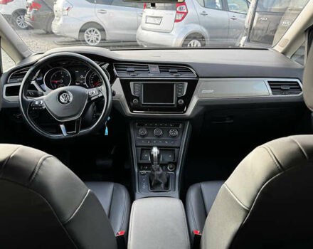 Желтый Фольксваген Туран, объемом двигателя 1.97 л и пробегом 288 тыс. км за 12900 $, фото 5 на Automoto.ua