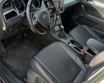 Желтый Фольксваген Туран, объемом двигателя 1.97 л и пробегом 288 тыс. км за 12900 $, фото 8 на Automoto.ua