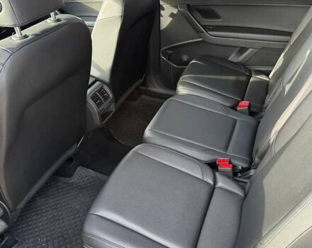 Желтый Фольксваген Туран, объемом двигателя 1.97 л и пробегом 288 тыс. км за 12900 $, фото 6 на Automoto.ua