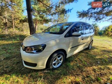 Желтый Фольксваген Туран, объемом двигателя 1.6 л и пробегом 369 тыс. км за 9700 $, фото 1 на Automoto.ua