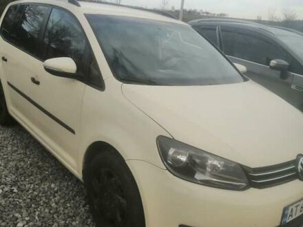 Желтый Фольксваген Туран, объемом двигателя 1.6 л и пробегом 250 тыс. км за 7000 $, фото 1 на Automoto.ua