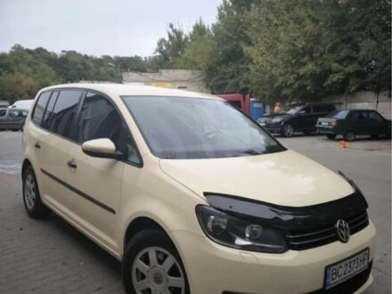 Желтый Фольксваген Туран, объемом двигателя 1.6 л и пробегом 380 тыс. км за 8000 $, фото 1 на Automoto.ua