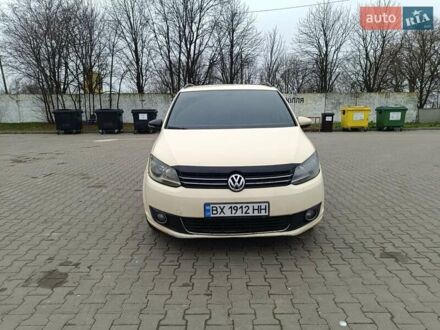 Желтый Фольксваген Туран, объемом двигателя 2 л и пробегом 300 тыс. км за 7899 $, фото 1 на Automoto.ua