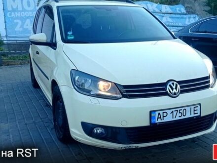 Фольксваген Туран 2015 в Днепре (Днепропетровске) на Automoto.ua Желтый Фольксваген Туран, объемом двигателя 2 л и пробегом 207 тыс. км за 9650 $, фото 1 на Automoto.ua