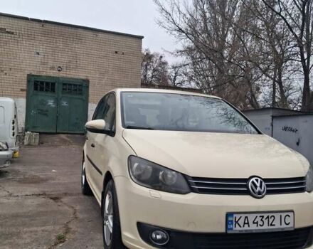 Желтый Фольксваген Туран, объемом двигателя 1.97 л и пробегом 252 тыс. км за 9700 $, фото 1 на Automoto.ua