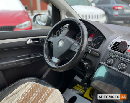 Серый Фольксваген Туран, объемом двигателя 1.4 л и пробегом 242 тыс. км за 7950 $, фото 22 на Automoto.ua