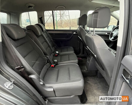 Серый Фольксваген Туран, объемом двигателя 1.6 л и пробегом 304 тыс. км за 10500 $, фото 17 на Automoto.ua