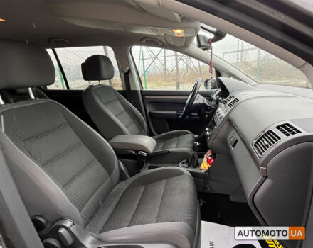 Серый Фольксваген Туран, объемом двигателя 1.6 л и пробегом 304 тыс. км за 10500 $, фото 19 на Automoto.ua