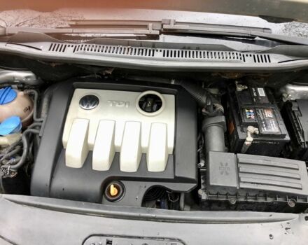 Сірий Фольксваген Туран, об'ємом двигуна 1.9 л та пробігом 300 тис. км за 4999 $, фото 11 на Automoto.ua