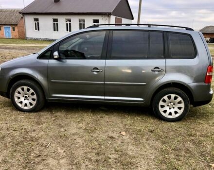 Серый Фольксваген Туран, объемом двигателя 2 л и пробегом 350 тыс. км за 5499 $, фото 7 на Automoto.ua