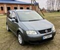 Серый Фольксваген Туран, объемом двигателя 2 л и пробегом 350 тыс. км за 5499 $, фото 1 на Automoto.ua