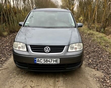 Серый Фольксваген Туран, объемом двигателя 1.9 л и пробегом 300 тыс. км за 5499 $, фото 2 на Automoto.ua
