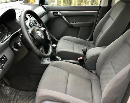 Сірий Фольксваген Туран, об'ємом двигуна 1.9 л та пробігом 300 тис. км за 4999 $, фото 9 на Automoto.ua