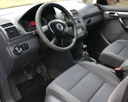 Серый Фольксваген Туран, объемом двигателя 2 л и пробегом 350 тыс. км за 5499 $, фото 10 на Automoto.ua