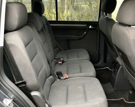 Серый Фольксваген Туран, объемом двигателя 1.9 л и пробегом 300 тыс. км за 5499 $, фото 6 на Automoto.ua