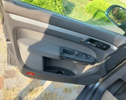 Сірий Фольксваген Туран, об'ємом двигуна 1.9 л та пробігом 185 тис. км за 7400 $, фото 5 на Automoto.ua