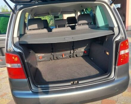 Сірий Фольксваген Туран, об'ємом двигуна 1.9 л та пробігом 185 тис. км за 7400 $, фото 4 на Automoto.ua