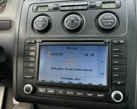 Серый Фольксваген Туран, объемом двигателя 1.6 л и пробегом 230 тыс. км за 5790 $, фото 7 на Automoto.ua