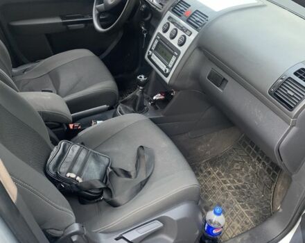 Серый Фольксваген Туран, объемом двигателя 1.6 л и пробегом 358 тыс. км за 4000 $, фото 6 на Automoto.ua