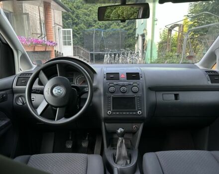 Серый Фольксваген Туран, объемом двигателя 1.6 л и пробегом 230 тыс. км за 5790 $, фото 6 на Automoto.ua