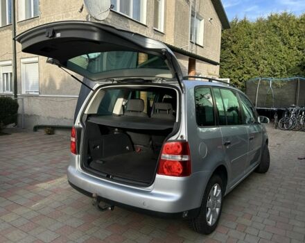 Серый Фольксваген Туран, объемом двигателя 1.6 л и пробегом 230 тыс. км за 5790 $, фото 4 на Automoto.ua