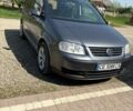 Серый Фольксваген Туран, объемом двигателя 1.9 л и пробегом 270 тыс. км за 6300 $, фото 1 на Automoto.ua