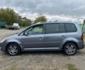 Серый Фольксваген Туран, объемом двигателя 2 л и пробегом 1000 тыс. км за 2900 $, фото 1 на Automoto.ua