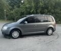 Серый Фольксваген Туран, объемом двигателя 2 л и пробегом 270 тыс. км за 5200 $, фото 2 на Automoto.ua