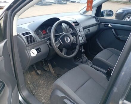 Сірий Фольксваген Туран, об'ємом двигуна 1.6 л та пробігом 311 тис. км за 5500 $, фото 4 на Automoto.ua