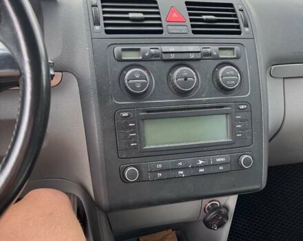 Серый Фольксваген Туран, объемом двигателя 1.6 л и пробегом 185 тыс. км за 5999 $, фото 7 на Automoto.ua