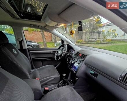 Серый Фольксваген Туран, объемом двигателя 1.6 л и пробегом 146 тыс. км за 4800 $, фото 12 на Automoto.ua