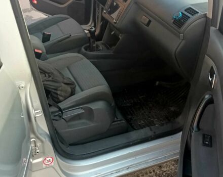 Серый Фольксваген Туран, объемом двигателя 1.6 л и пробегом 210 тыс. км за 4500 $, фото 5 на Automoto.ua