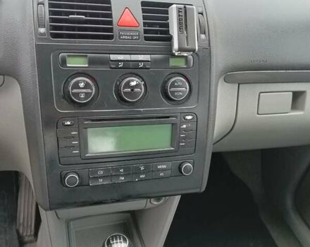 Серый Фольксваген Туран, объемом двигателя 1.6 л и пробегом 237 тыс. км за 4990 $, фото 13 на Automoto.ua