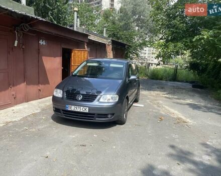 Серый Фольксваген Туран, объемом двигателя 1.6 л и пробегом 270 тыс. км за 5100 $, фото 5 на Automoto.ua