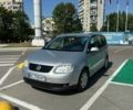 Серый Фольксваген Туран, объемом двигателя 1.6 л и пробегом 324 тыс. км за 4700 $, фото 1 на Automoto.ua