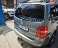 Серый Фольксваген Туран, объемом двигателя 1.6 л и пробегом 329 тыс. км за 5000 $, фото 1 на Automoto.ua