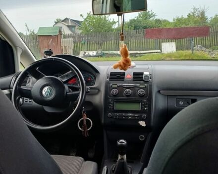 Серый Фольксваген Туран, объемом двигателя 2 л и пробегом 260 тыс. км за 5400 $, фото 1 на Automoto.ua